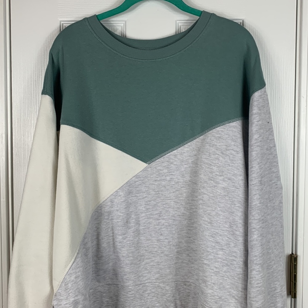 Green Tea Tru colored long sleeved sweatshirt size XL. Green/grey/white - Picture 2 of 7